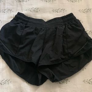 Lululemon hotty hot shorts 2.5”